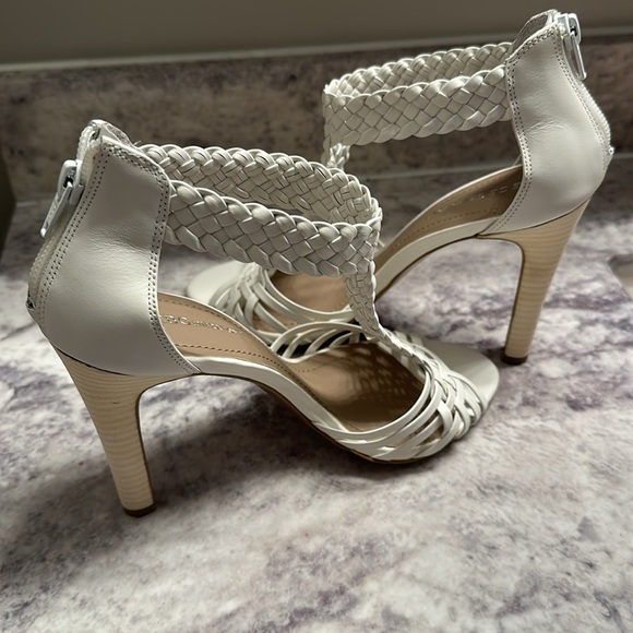 BCBGenerstion Preston heels size 7.5. White. - Picture 4 of 7